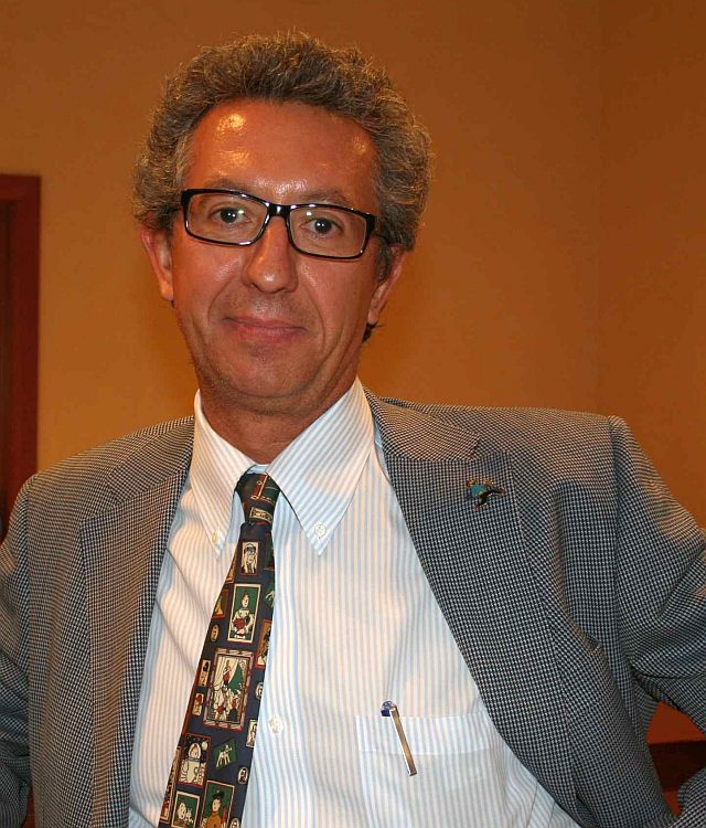 Retrat d'Antonio Calvo Roy, nou director de l'AECC